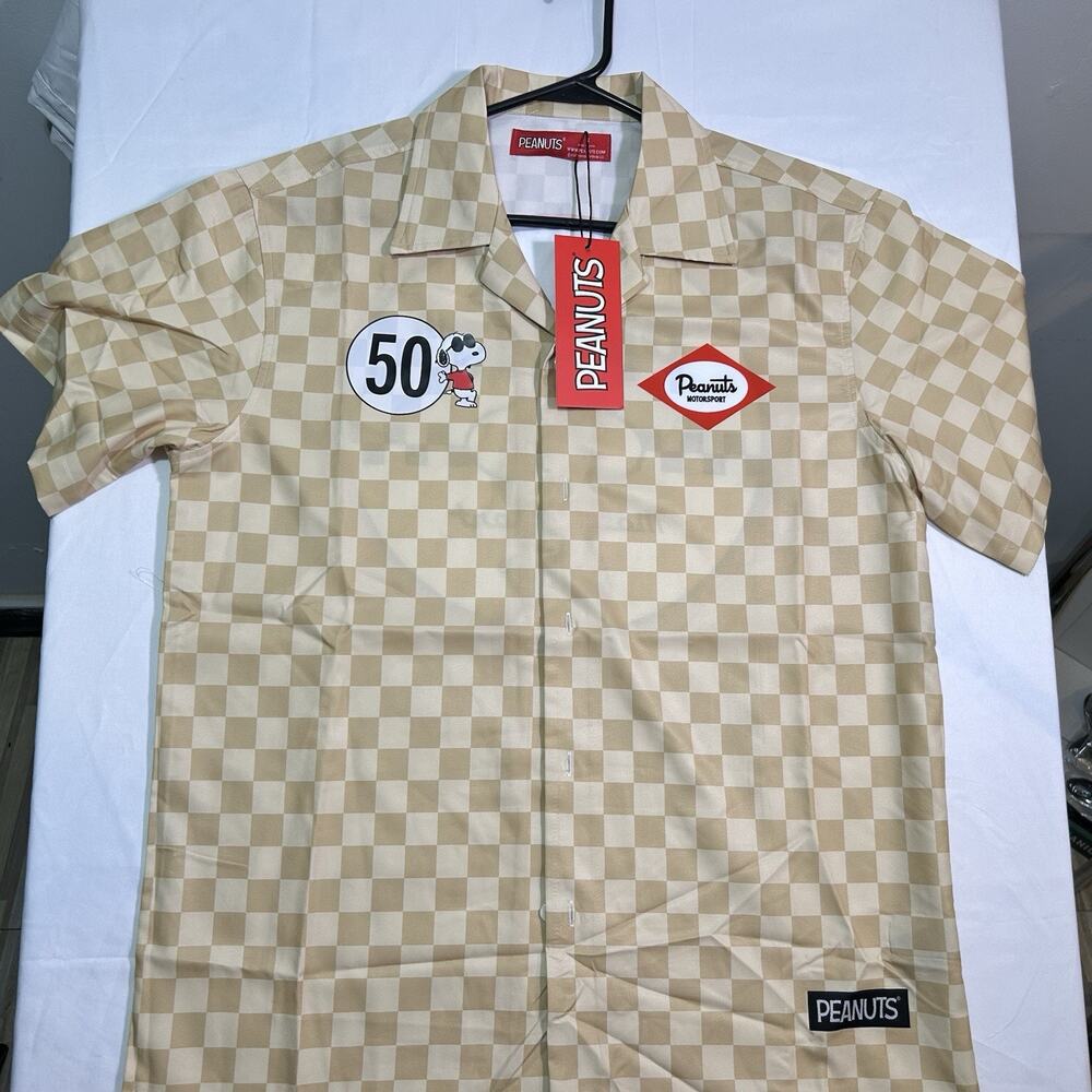 Peanuts Motorsport Men's size Large button-down short sleeve shirt